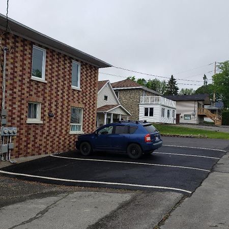 Downtown Apartment Next To Highway Netflix+Wifi Edmundston Extérieur photo