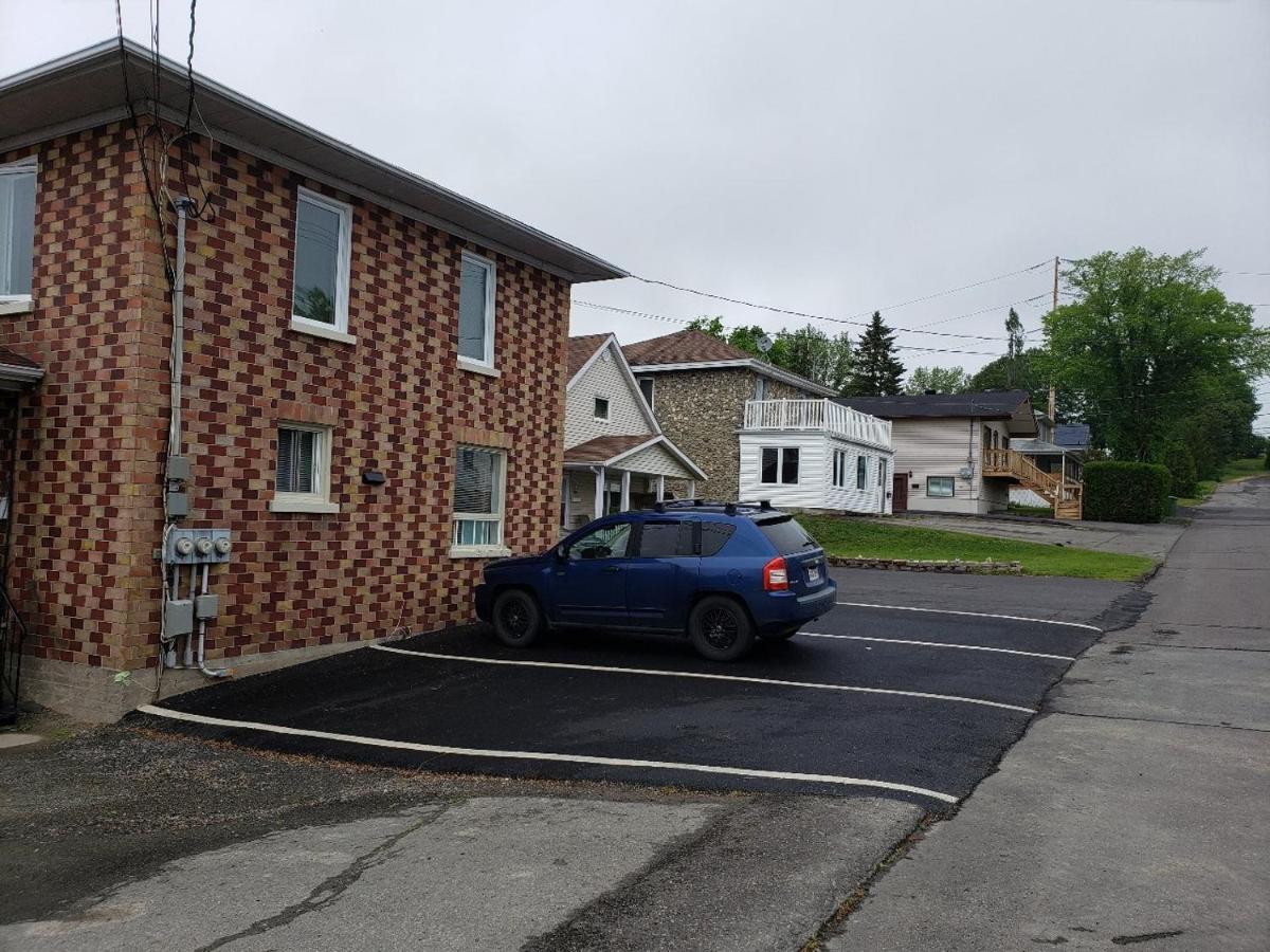 Downtown Apartment Next To Highway Netflix+Wifi Edmundston Extérieur photo