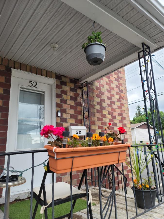 Downtown Apartment Next To Highway Netflix+Wifi Edmundston Extérieur photo
