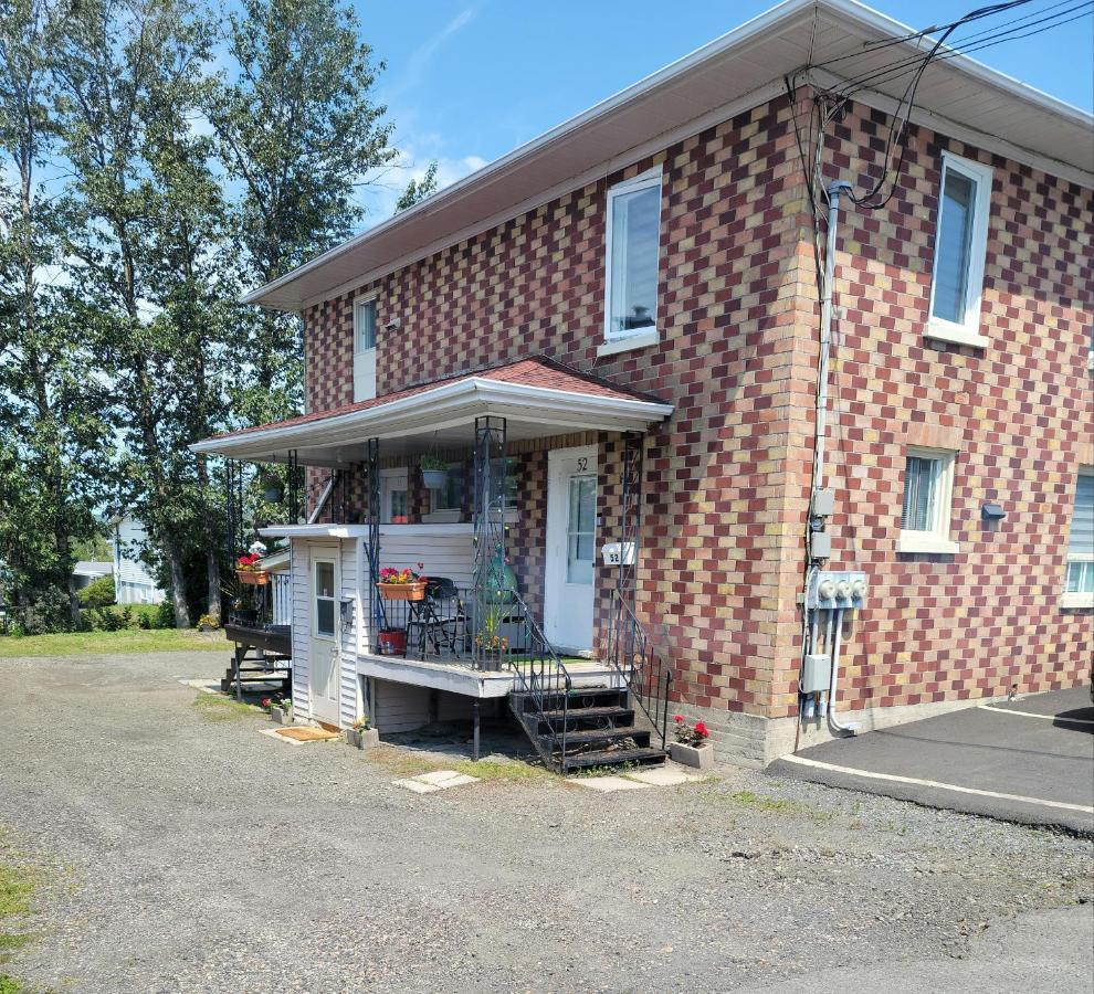 Downtown Apartment Next To Highway Netflix+Wifi Edmundston Extérieur photo